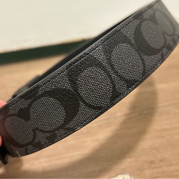 𝐄𝐔𝐂 𝐂𝐎𝐀𝐂𝐇 𝐑𝐞𝐯𝐞𝐫𝐬𝐢𝐛𝐥𝐞 𝐁𝐥𝐚𝐜𝐤 𝐋𝐞𝐚𝐭𝐡𝐞𝐫 𝐁𝐞𝐥𝐭 - Picture 12 of 16